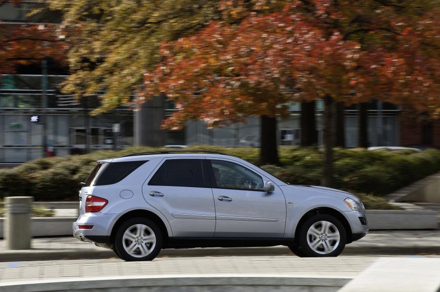 Mercedes-Benz ML450 Hybrid 2009 года  (фото 38 из 49)